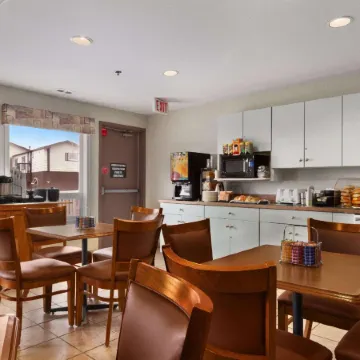 Super 8 by Wyndham Yellowknife