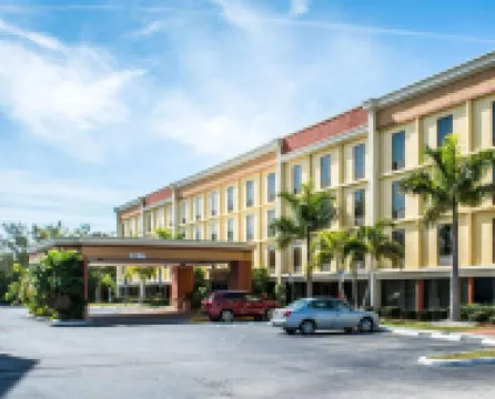 Comfort Inn & Suites St Pete - Clearwater International Airport