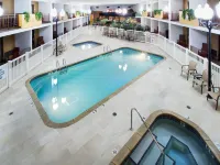 DoubleTree by Hilton Austin - Pool
