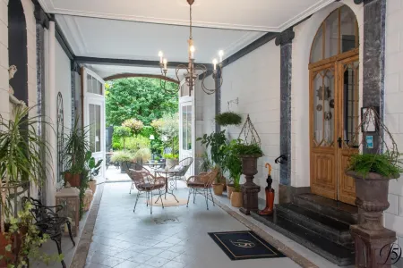 La Demeure N 5 Отели рядом с достопримечательностью «La Caserne»