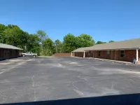 Budget Inn Madill - parking