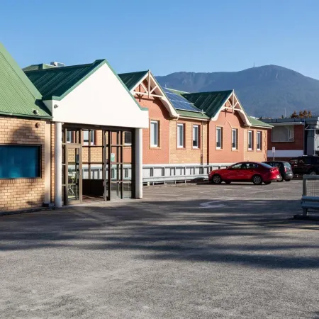 Mayfair Plaza Motel and Apartments