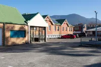 Mayfair Plaza Motel and Apartments - Motels