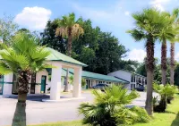 Relax Inn Savannah - Motels