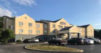 Baymont by Wyndham Chambersburg - parking