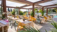 Sisan Family Resort - parking