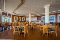 Ramada Plaza by Wyndham Thraki - breakfast