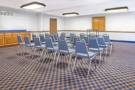 Days Inn by Wyndham Pontoon Beach Отели в г. Понтун Бич