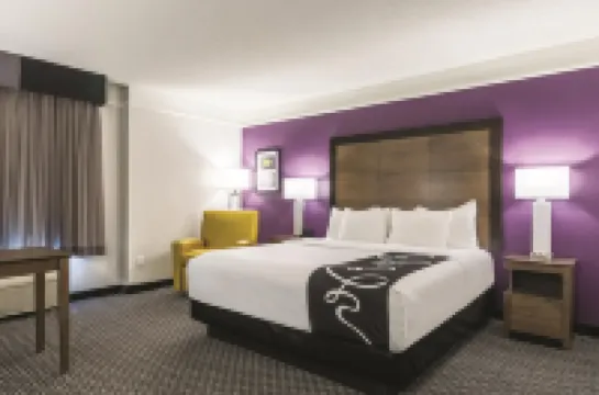 La Quinta Inn & Suites by Wyndham Alexandria Airport Hoteles en Alexandría