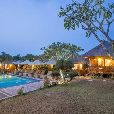 Lembongan Mantra Huts Отели рядом с достопримечательностью «Пляж Тамаринд»