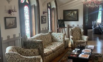 Chateau Tout Y Fault