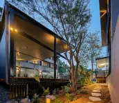 Imperial Boutique Accommodation - parking