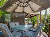 Boat Harbour Studio Apartments and Villas Hotels in Urangan