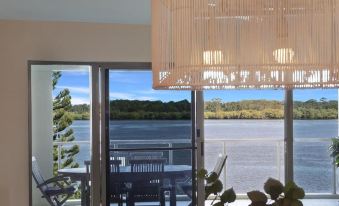 Riverside Apartments & Hotel