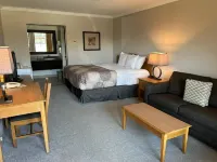Rideau Heights Inn Hotels near EY Centre