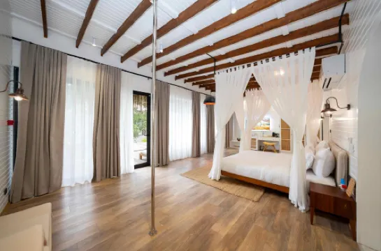 Lov Faralya Adults Only Photos