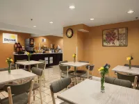Days Inn by Wyndham Philadelphia Convention Center Hotels near Reading Terminal Market