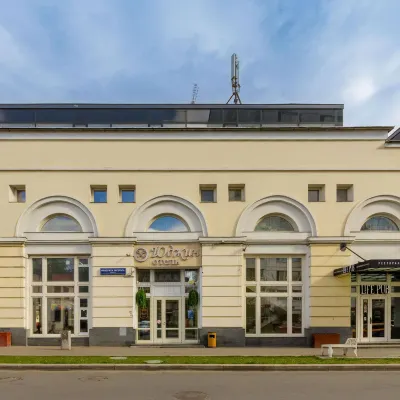 Юджин Отели рядом с достопримечательностью ««Островок»»