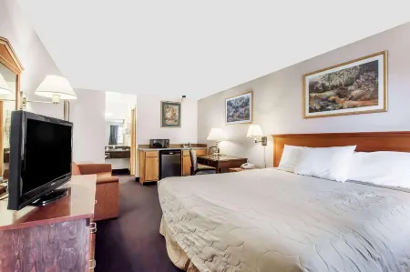 Econo Lodge Edmonds North Seattle Отели в г. Эдмондс