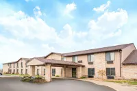Days Inn by Wyndham Black River Falls I-94 on Atv Trail - parking