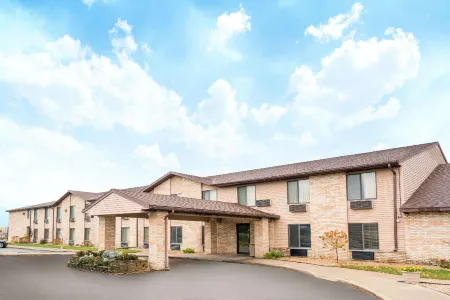 Days Inn by Wyndham Black River Falls I-94 on Atv Trail Отели в г. Adams