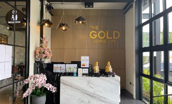 The Gold Living Life