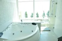 Golden Beach Boutique Resort - Hot Tub