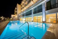 Therma Palace - Balneo Spa, Mineral Pools & Private Beach - ที่มีสระว่ายน้ำ
