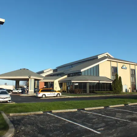Days Inn by Wyndham Indianapolis Northeast Отели рядом с достопримечательностью «Торговый центр Keystone»