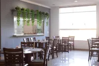 Bombonato Hotel - Fácil Acesso ao Aeroporto e Parque de Exposições Abcz - breakfast