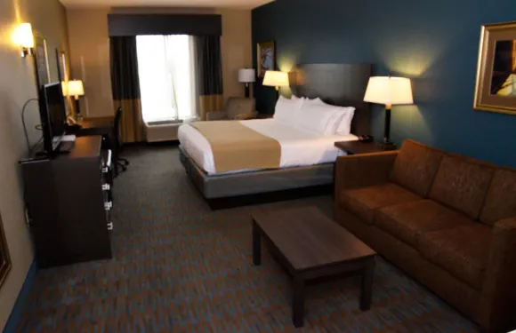 戈爾茲伯勒基地區智選假日套房酒店