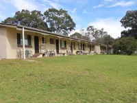 Warrumbungles Mountain Motel - parking