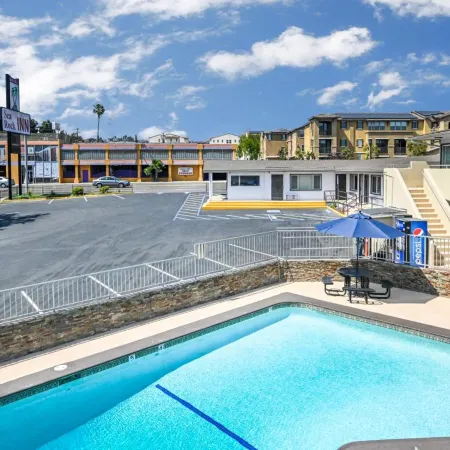 Sea Rock Inn - Long Beach