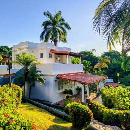 Alma Vida Hotel