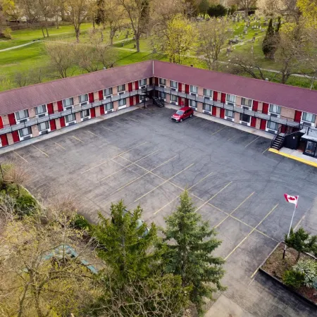 6032 Persepolis Inn