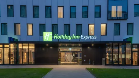 Holiday Inn Express Düsseldorf - Hauptbahnhof Отели рядом с достопримечательностью «Neuer Zollhof»
