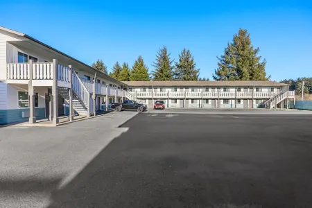 Super 8 by Wyndham Crescent City Отели в г. Бертш-Ошенвью