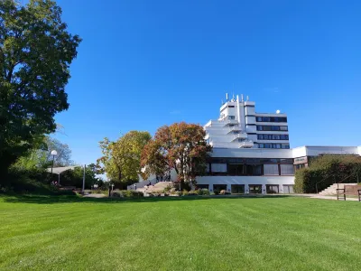Heinrich Pesch Hotel