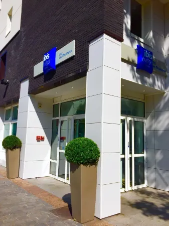 Ibis Budget Issy-Les-Moulineaux Paris Ouest Отели рядом с достопримечательностью «Museum of Playing Cards»