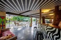 Shoestrings Backpackers Lodge Vic Falls - ที่มีบาร์