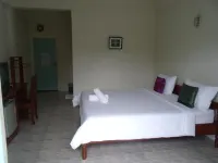 Albatross Guesthouse @ Thungwualaen Beach