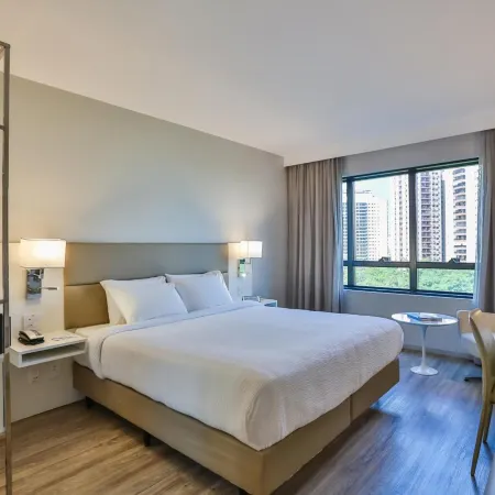 Radisson Hotel Barra Rio de Janeiro Отели рядом с достопримечательностью «Пляж Жоатинга»