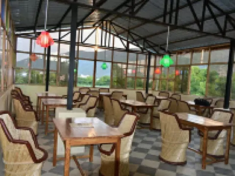 ปุชคาร์ รีทรีท รีสอร์ท โรงแรมในปุชการ์