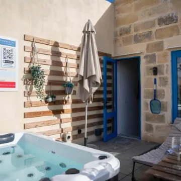 Mandera's Boutique Suites & Dorms