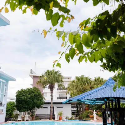 Seaside Resort Hotels near Nui Lon Cable Station
