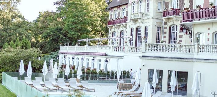 Le Château de la Tour Hotels in Oise