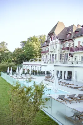 Le Château de la Tour Hotels in Oise