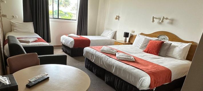 Shepparton Motor Inn Tudor House Motel Отели в г. Шеппартон