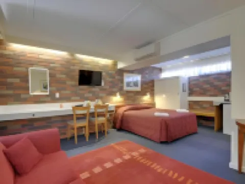 Cedar Lodge Motel Hotels in Morwell