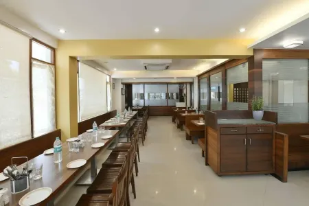 Jaffer Bhai's Brickland Hotel Отели в г. Панчгани